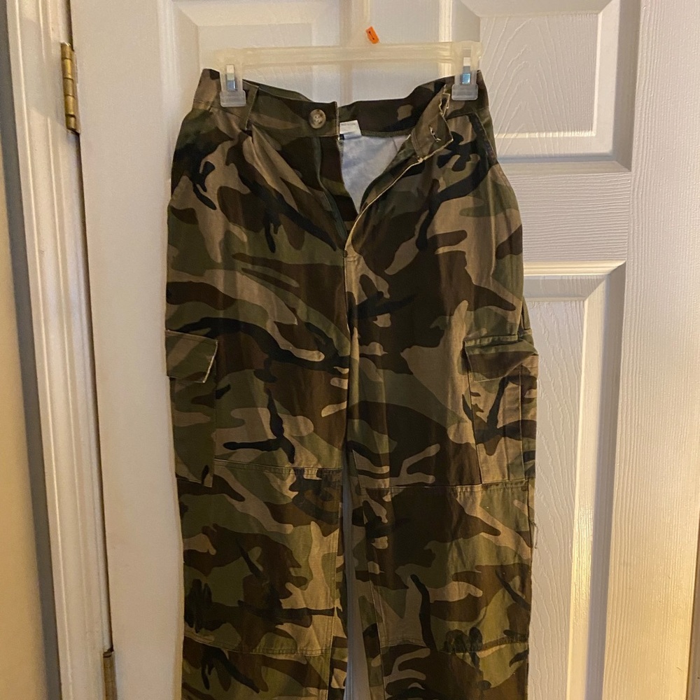 Army pants bigger look small waist baggy look